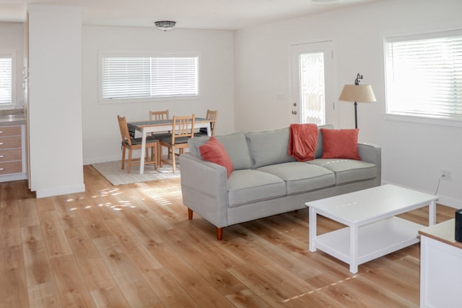 571 Hill St in Los Alamos, CA - Building Photo - Building Photo