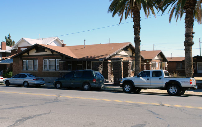 2400 Montana Ave in El Paso, TX - Foto de edificio - Building Photo