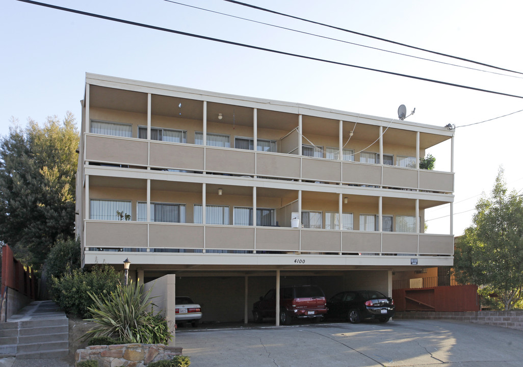 4100 Lyon Ave in Oakland, CA - Foto de edificio