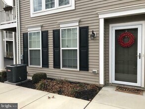 3013 Meridian Cmns in Mechanicsburg, PA - Building Photo - Building Photo