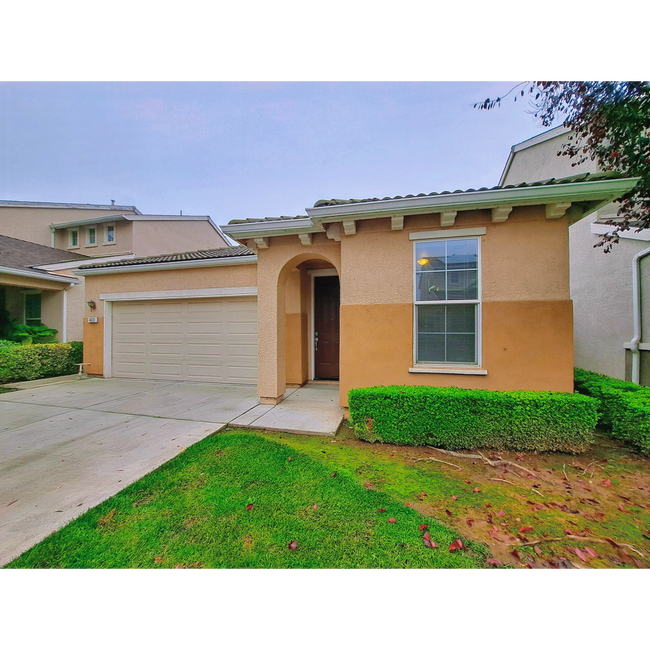 4633 W Naomi Way in Fresno, CA - Building Photo - Building Photo