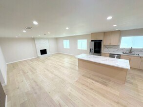 6722-6724 Hesperia Ave in Los Angeles, CA - Building Photo - Building Photo