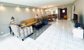 3800 Oaks Clubhouse Dr in Pompano Beach, FL - Building Photo