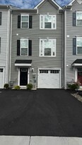 23 Hunters Dr in Gilbertsville, PA - Building Photo