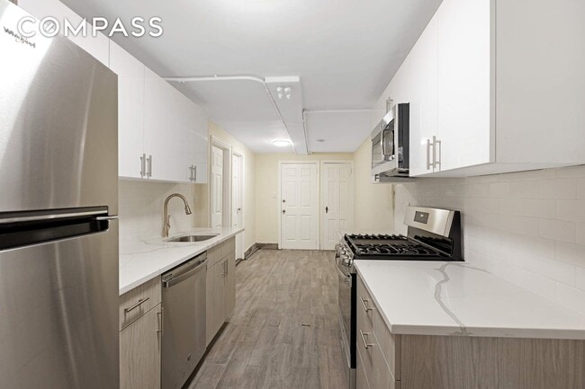 32-84-84 46th St in Queens, NY - Building Photo - Building Photo