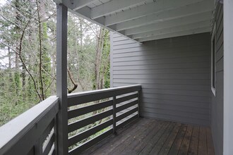 Veri on Cascade Barclay in Oregon City, OR - Foto de edificio - Building Photo