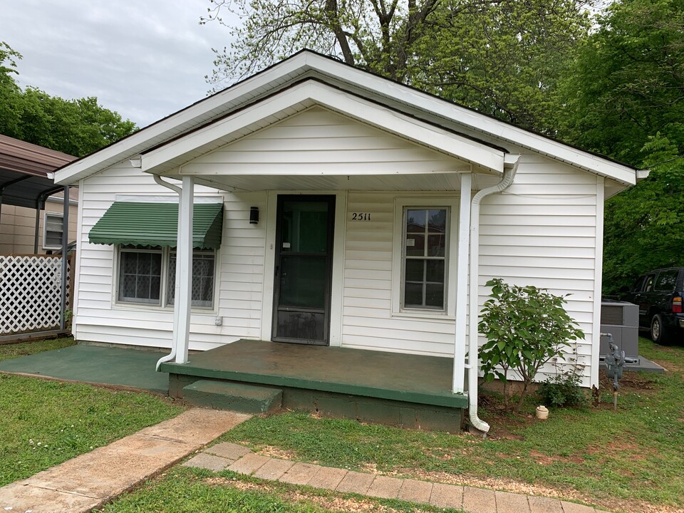2511 Larry St SW in Huntsville, AL - Building Photo