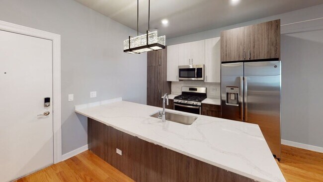 5117 S Kenwood Ave, Unit 201 in Chicago, IL - Building Photo - Building Photo