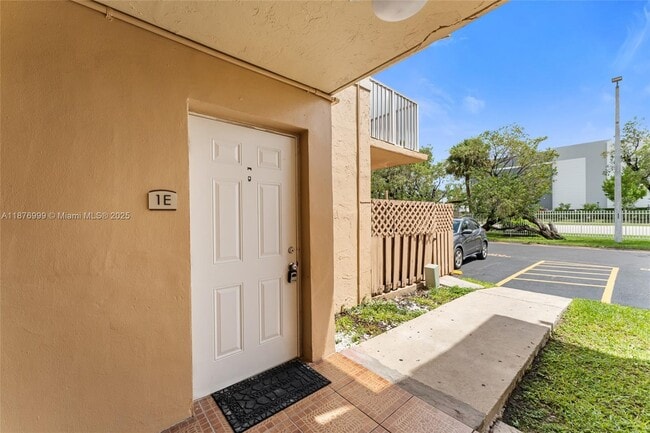 4300 NW 79th Ave in Doral, FL - Building Photo - Building Photo