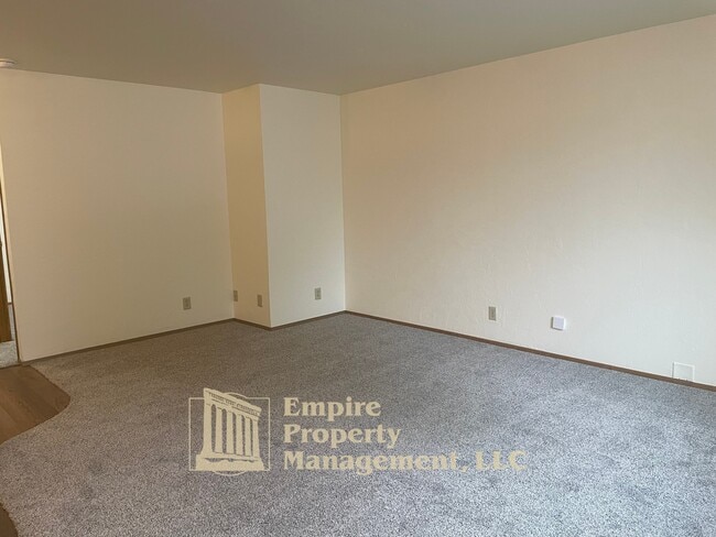 3806 Dove Ln in Eugene, OR - Building Photo - Building Photo