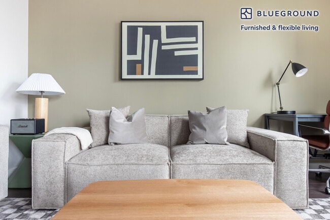 77 W Huron St in Chicago, IL - Building Photo - Building Photo