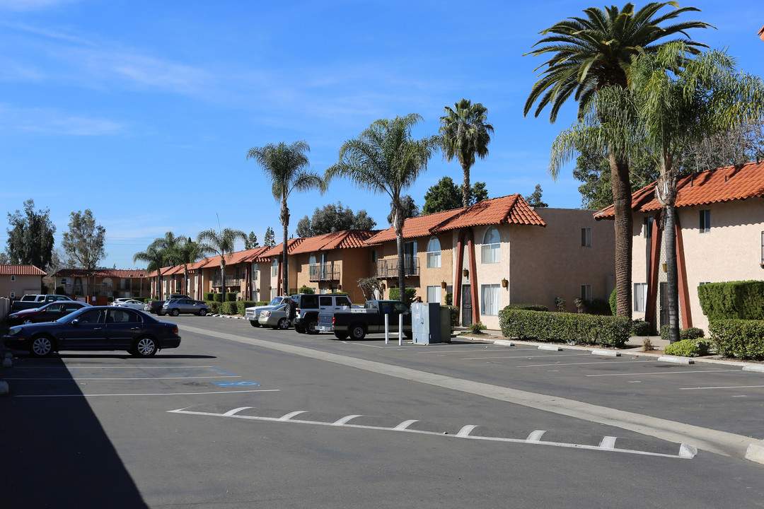 Anza Palms in El Cajon, CA - Foto de edificio