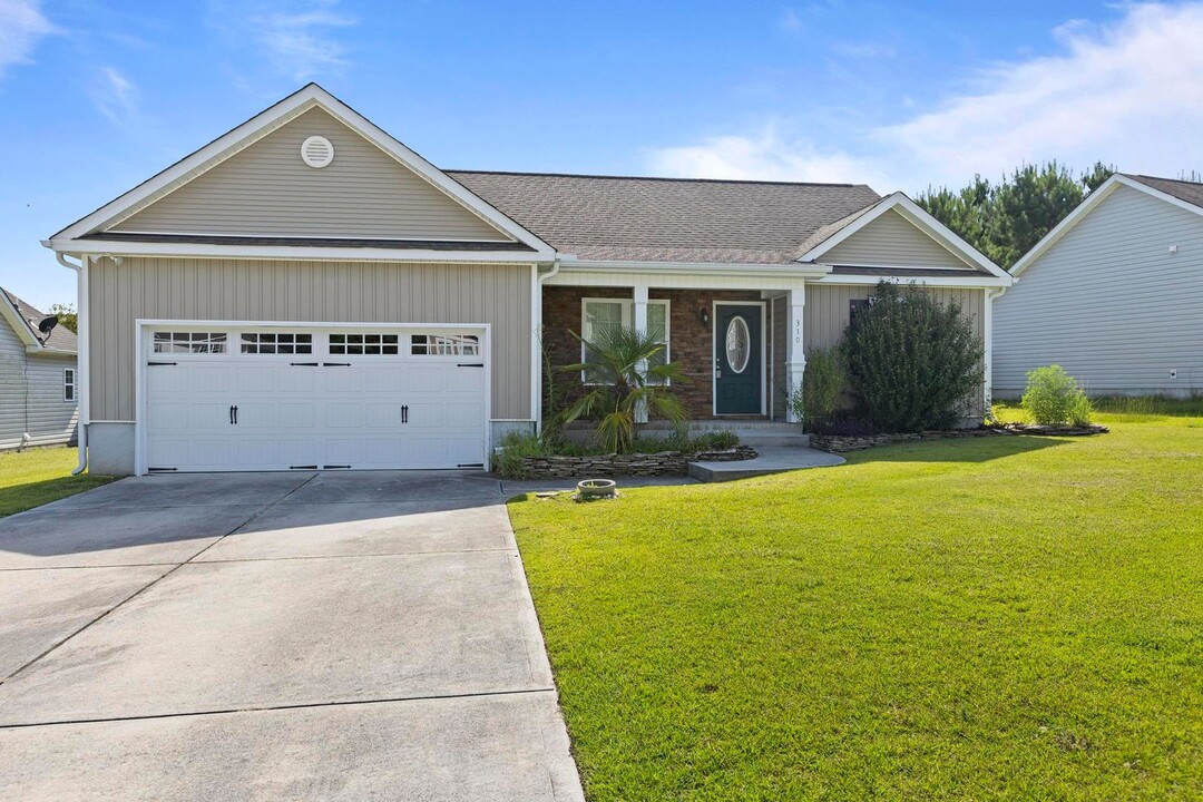 310 Jasmine Ln in Jacksonville, NC - Foto de edificio