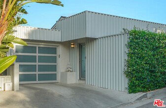 2190 Beech Knoll Rd in Los Angeles, CA - Foto de edificio - Building Photo