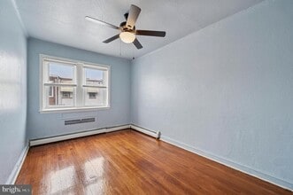 5200 W Montgomery Ave in Philadelphia, PA - Foto de edificio - Building Photo