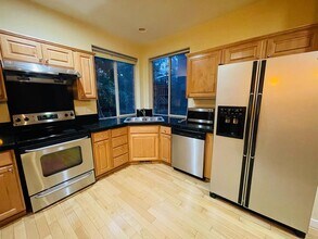 2551 NW Byrne Terrace in Portland, OR - Building Photo - Building Photo