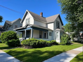 323 N Bennett St, Unit 323.5 Upper in Appleton, WI - Building Photo