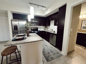 4351 NW 114th Path, Unit B19 in Doral, FL - Building Photo