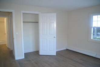 12 St James Pl in Nashua, NH - Building Photo - Building Photo