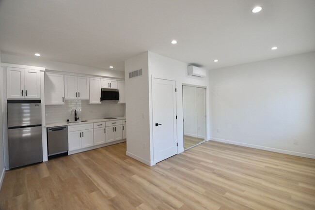 2683 34th St, Unit 17 in Santa Monica, CA - Building Photo - Building Photo