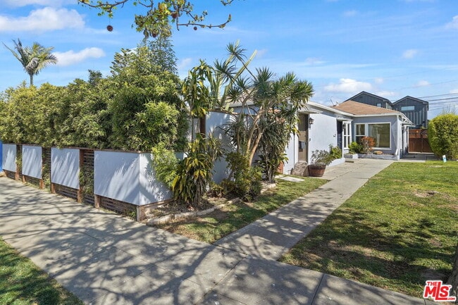 property at 216 6th Ave