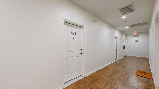 206 N Main St, Unit 123 in Bryan, TX - Building Photo - Building Photo