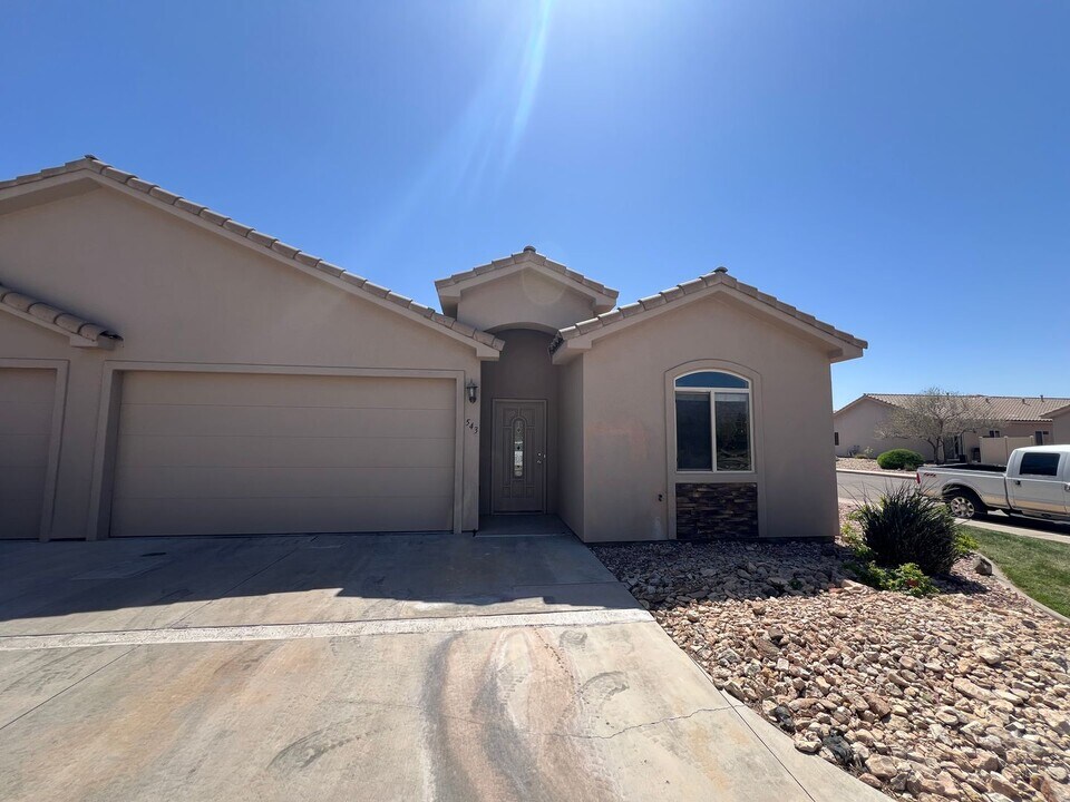 543 N 2480 W in Hurricane, UT - Building Photo