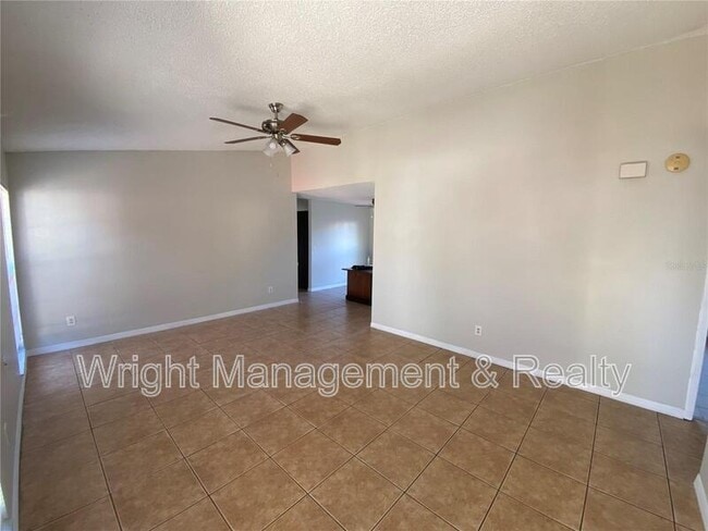 9520 Drakemill Ct in Tampa, FL - Building Photo - Building Photo