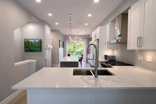 20498 82 Av in Langley, BC - Building Photo