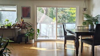 3710 27th Plz W, Unit 207 in Seattle, WA - Building Photo