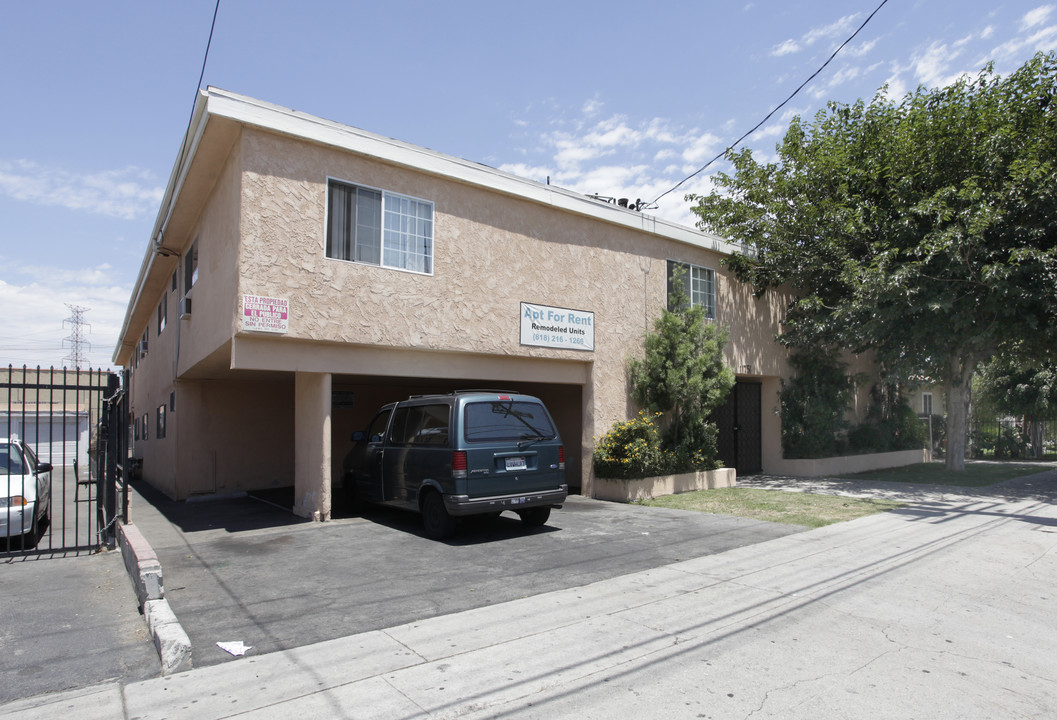 11751 Hart St in North Hollywood, CA - Foto de edificio