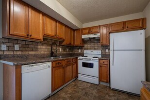 43 Middlebrook Dr in Cartersville, GA - Building Photo