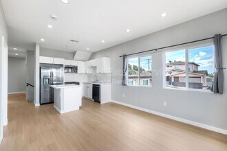 2394 W Jewett St in San Diego, CA - Building Photo - Building Photo