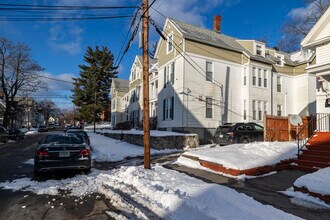 81 Ashland St in Manchester, NH - Foto de edificio - Building Photo