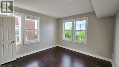 1544 King St E in Hamilton, ON - Building Photo - Building Photo