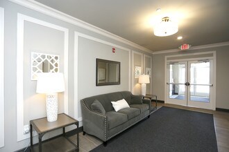 Halstead Place in Clinton Township, NJ - Foto de edificio - Interior Photo