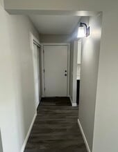 930 Westbrooke Way in Hopkins, MN - Foto de edificio - Building Photo