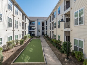 Urban Oaks in Austin, TX - Foto de edificio - Building Photo