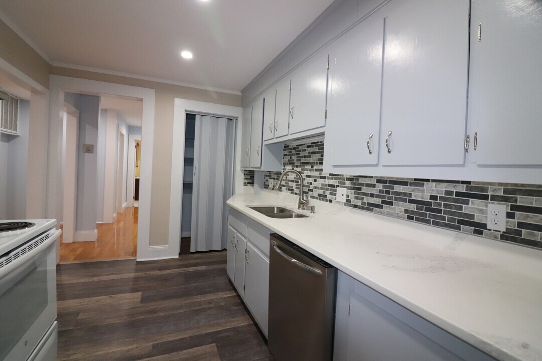 105 Longwood Ave in Brookline, MA - Building Photo