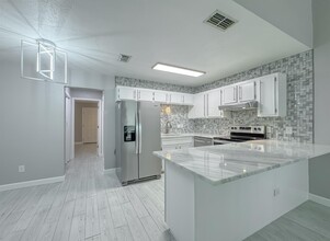 934 S Lipona Rd in Tallahassee, FL - Building Photo - Building Photo