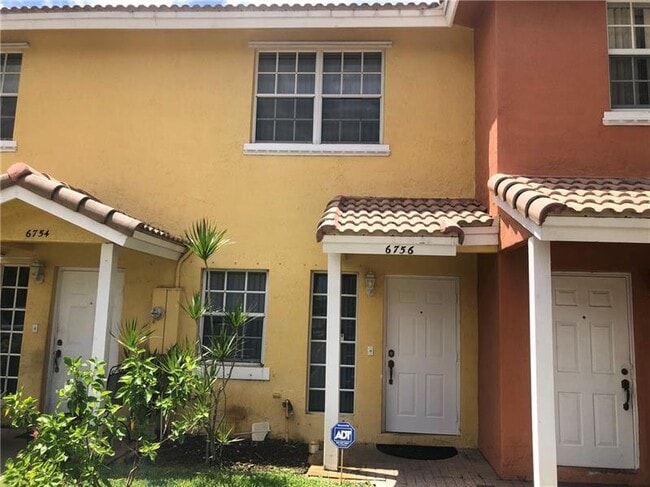 6756 Sienna Club Dr in Lauderhill, FL - Building Photo - Building Photo