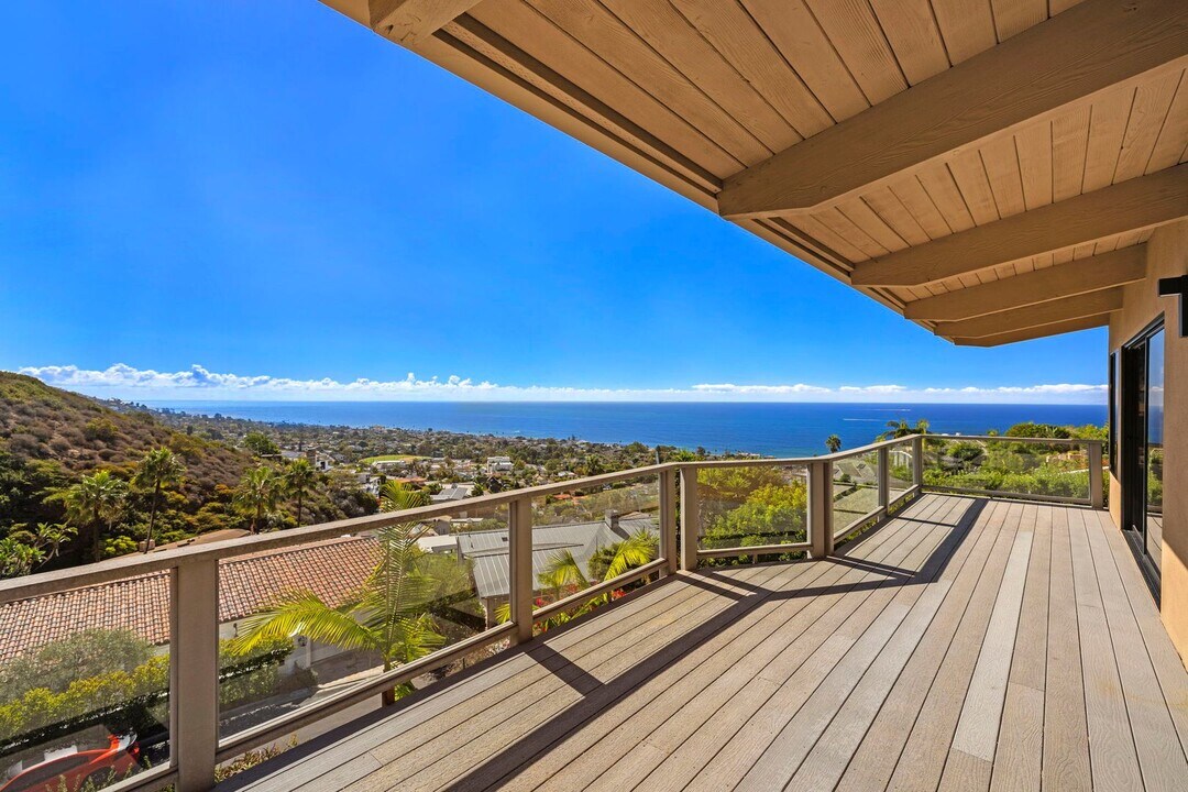 1220 Anacapa Way in Laguna Beach, CA - Building Photo