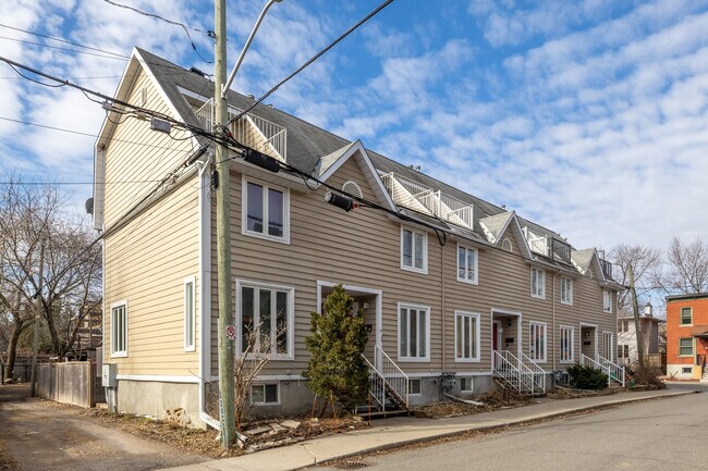 1-11 Bertrand St in Ottawa, ON - Building Photo - Building Photo