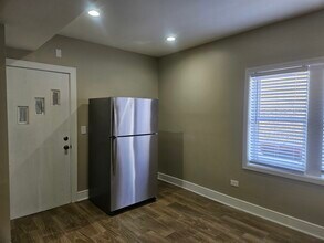 3040 N Cicero Ave in Chicago, IL - Building Photo - Building Photo