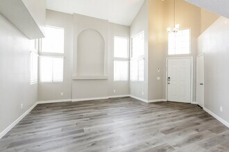 8011 S Orchestra Ave in Las Vegas, NV - Building Photo - Building Photo