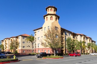 GrandMarc at University Village in Riverside, CA - Foto de edificio - Building Photo