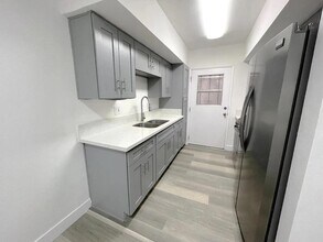 1974 S Garth Ave in Los Angeles, CA - Building Photo - Building Photo