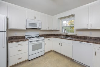 1764 Wedgewood Cmn in Concord, MA - Foto de edificio - Building Photo