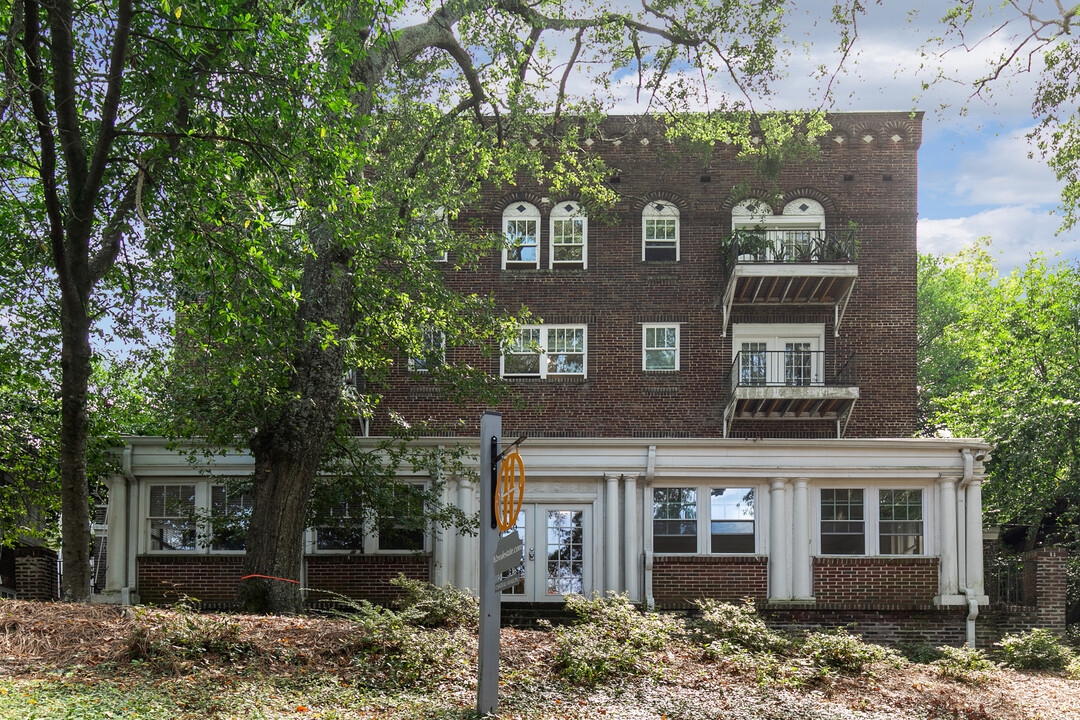 Chateau Avalon in Birmingham, AL - Building Photo