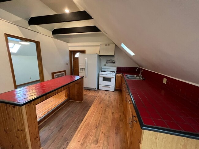 244 Maytide St in Pittsburgh, PA - Building Photo - Building Photo